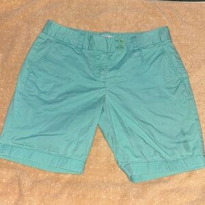 Like new, Vineyard Vines exc-condition women’s summer shorts. Sz2, sea green